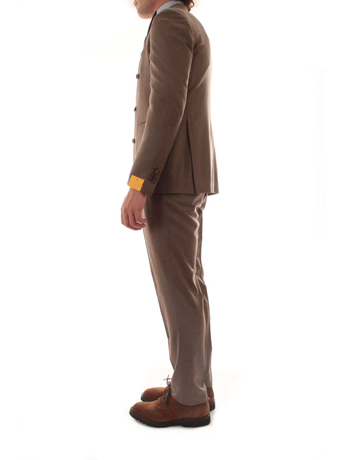 Tagliatore abito doppiopetto in tessuto esclusivo da uomo marrone